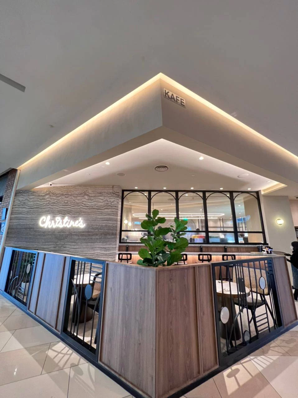 Christine's Bakery, IOI City Mall restaurant